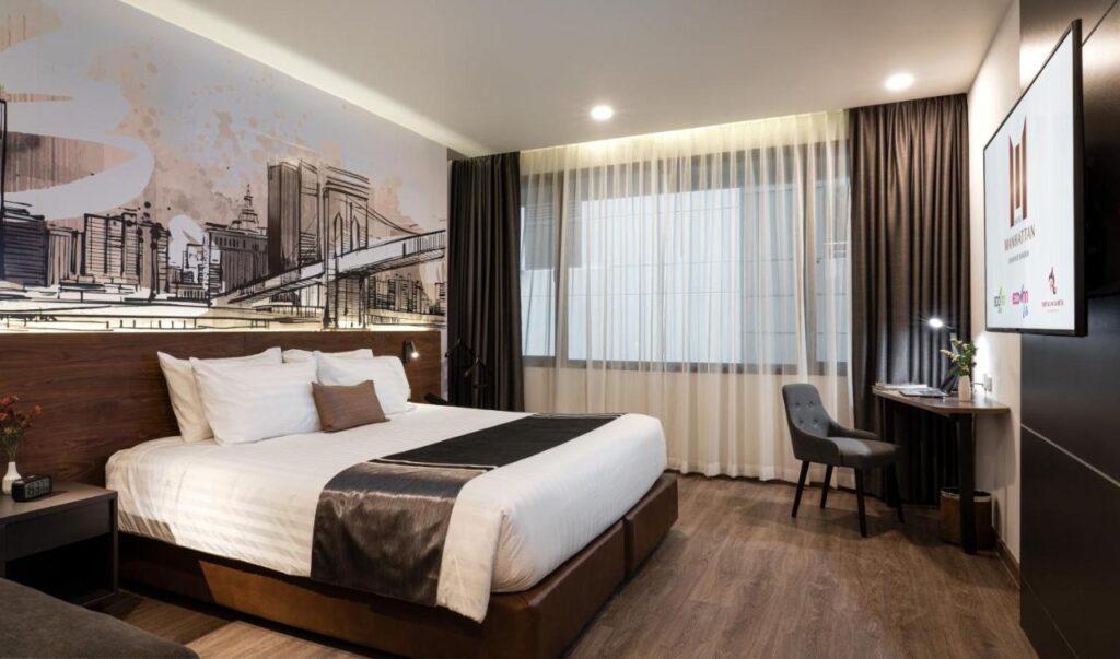 Manhattan Hotel- Rooms
