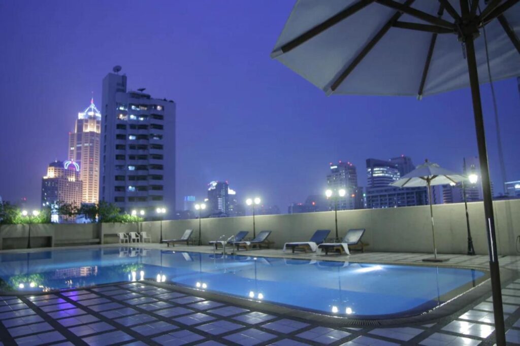 Omni tower hotel- Pool